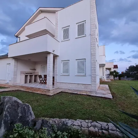 Vila Mali San