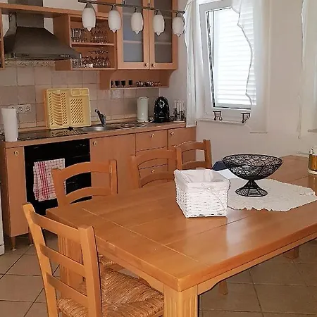 Vila Mali San דירה