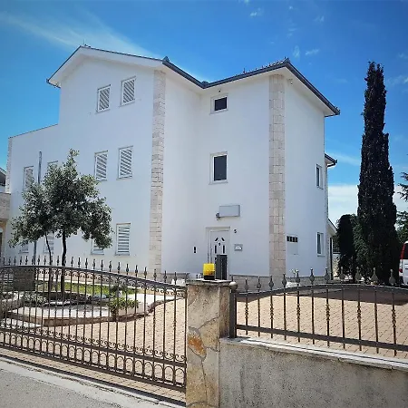Vila Mali San *